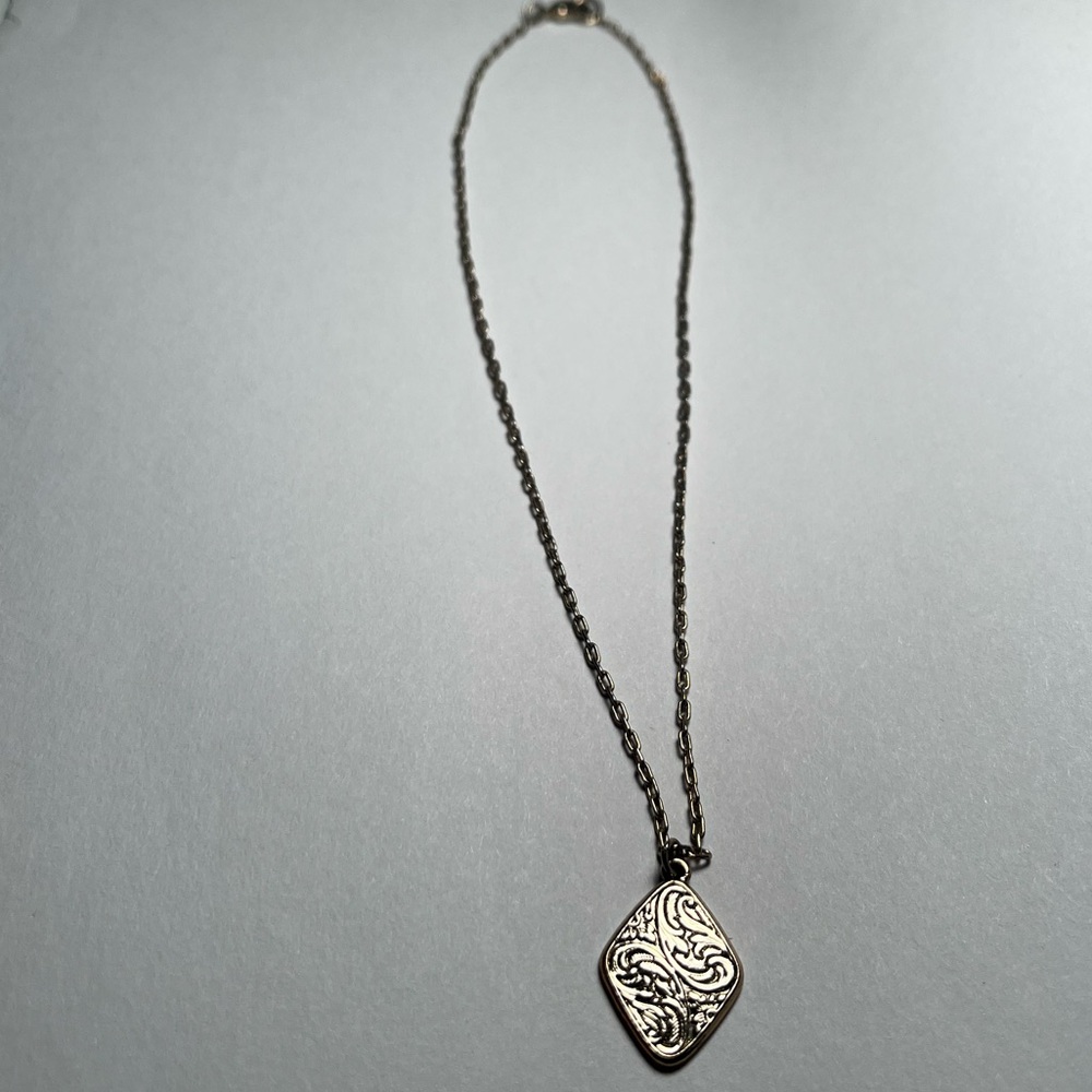 Gold short necklace